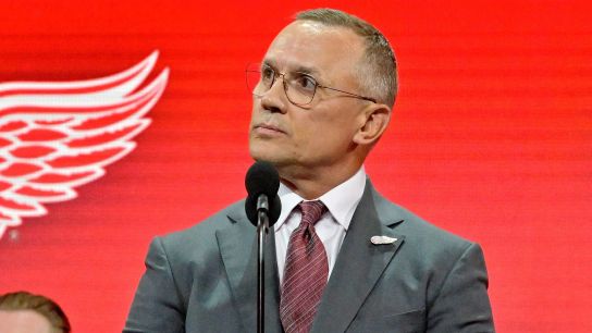 Detroit Red Wings’ Steve Yzerman Steps Down as Vice President and GM (featured)
