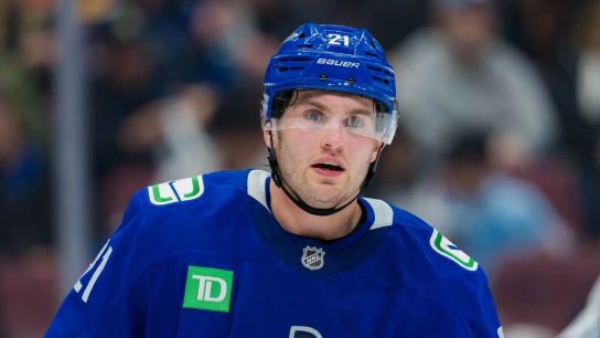 Predators Acquire Nils Höglander from Canucks for 3rd-Round Pick (featured)