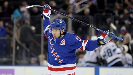 LA Kings acquire Artemi Panarin from New York (featured)