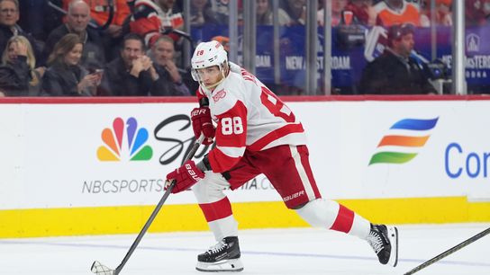 Patrick Kane Passes Brett Hull to Become NHL’s All-Time Leading American Scorer (featured)