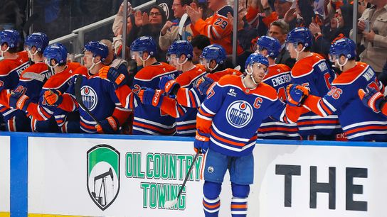 Oilers’ Connor McDavid wins sixth Art Ross Trophy (featured). Photo by © Perry Nelson-Imagn Images