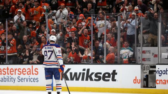 Oilers’ Connor McDavid A Game-Time Decision For Game 5 (featured)